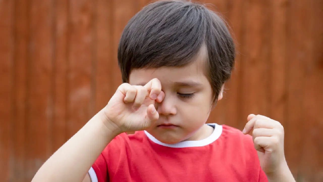 आँखों पर होने वाले लक्षण और चेतावनी संकेत